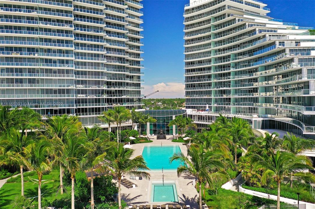 Recently Sold: $5,275,000 (4 beds, 6 baths, 3422 Square Feet)