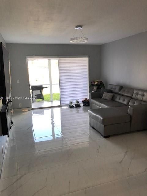 Recently Sold: $158,000 (2 beds, 2 baths, 1000 Square Feet)