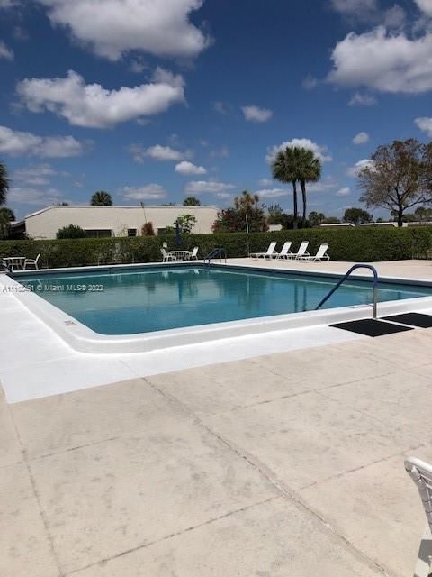 Recently Sold: $158,000 (2 beds, 2 baths, 1000 Square Feet)