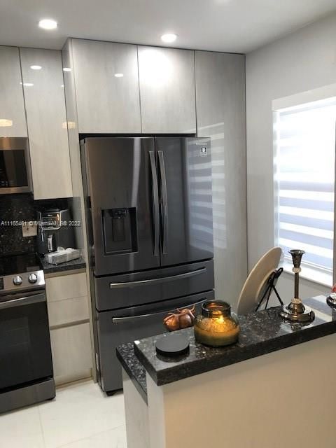 Recently Sold: $158,000 (2 beds, 2 baths, 1000 Square Feet)