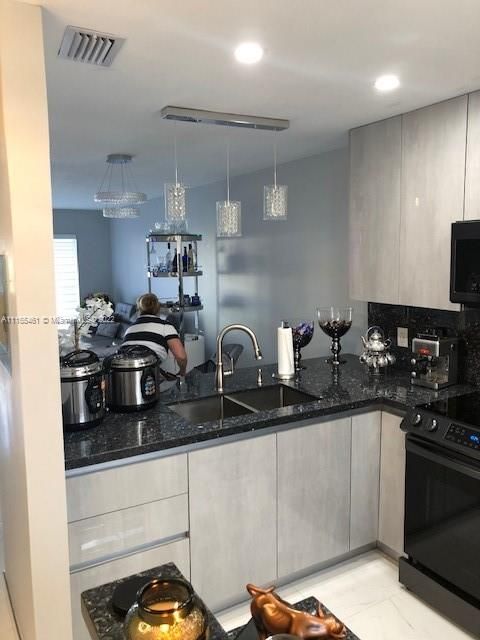 Recently Sold: $158,000 (2 beds, 2 baths, 1000 Square Feet)