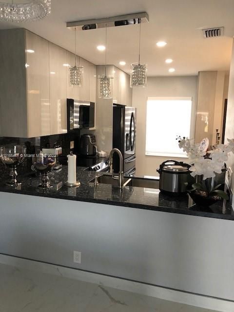 Recently Sold: $158,000 (2 beds, 2 baths, 1000 Square Feet)