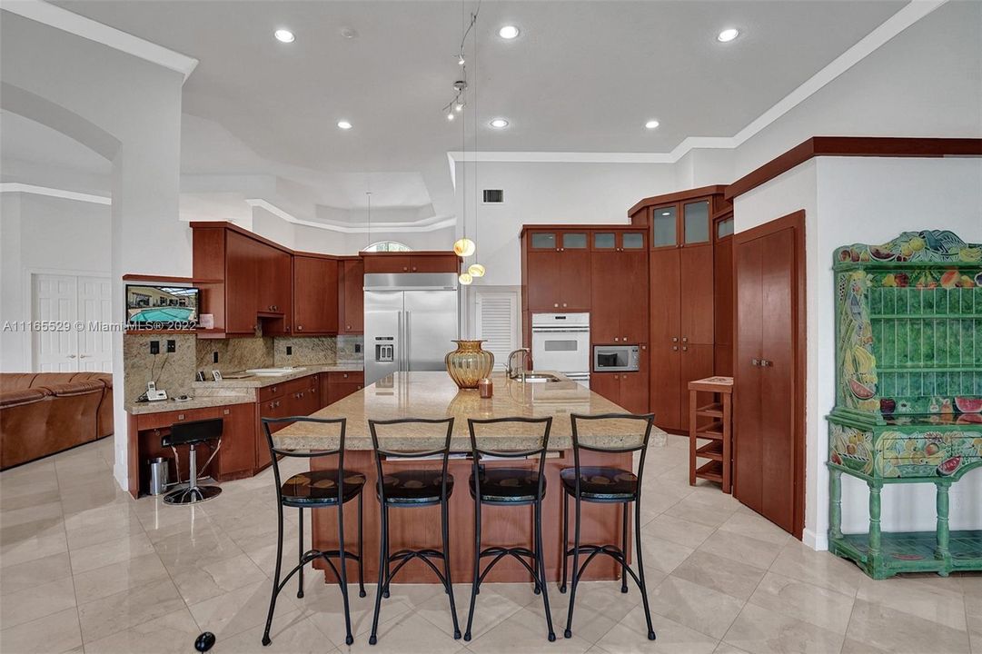 Recently Sold: $1,625,000 (6 beds, 5 baths, 3966 Square Feet)