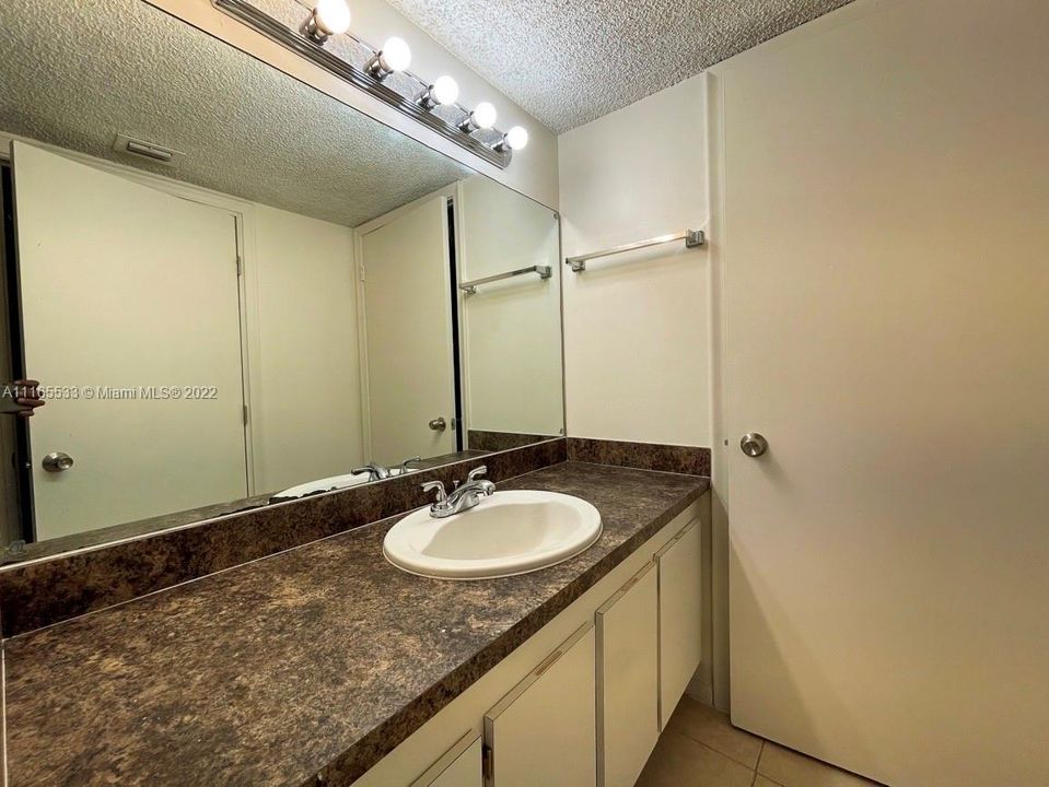 Recently Rented: $1,500 (2 beds, 2 baths, 1030 Square Feet)