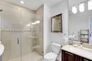 最近售出: $860,000 (3 贝兹, 3 浴室, 1557 平方英尺)