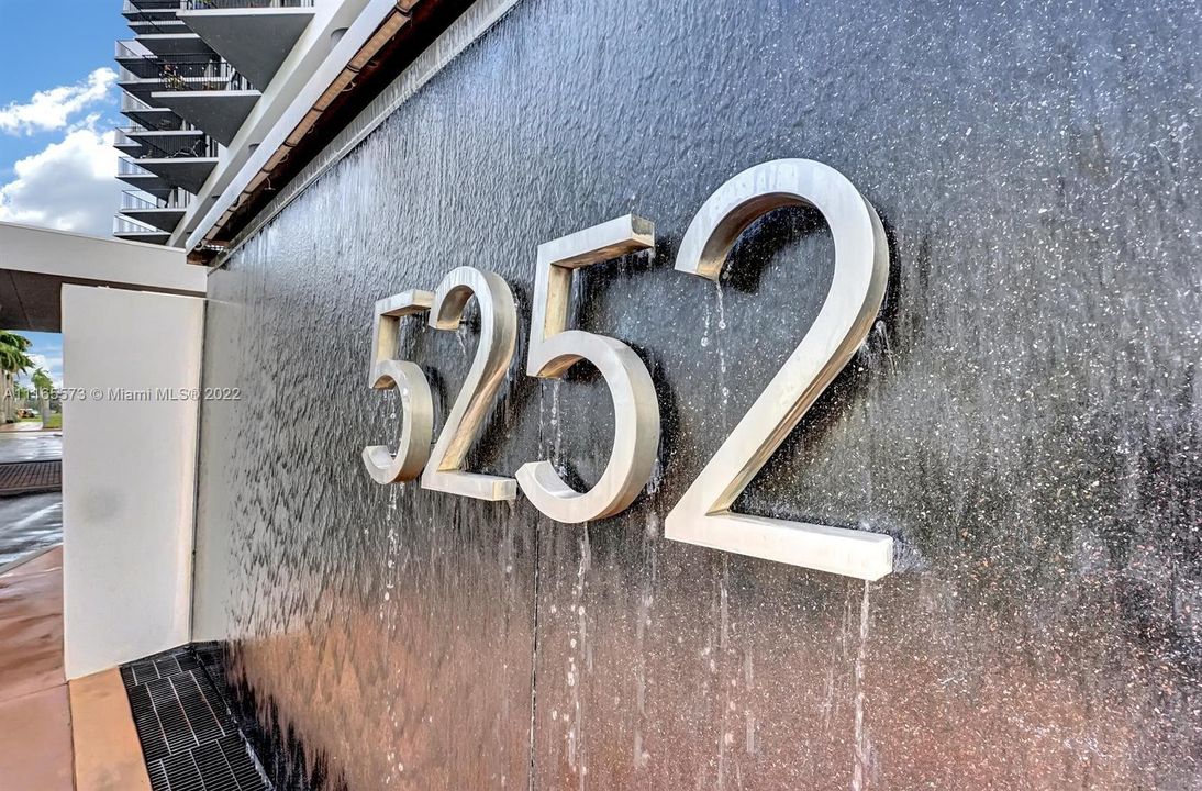 最近售出: $860,000 (3 贝兹, 3 浴室, 1557 平方英尺)