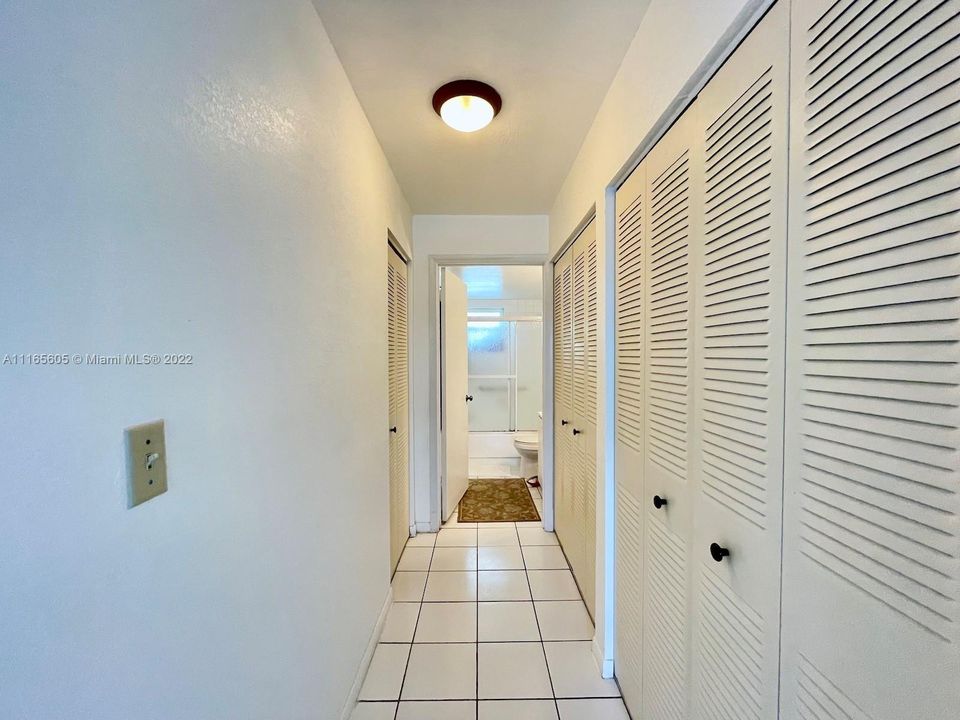 Recently Sold: $245,000 (1 beds, 1 baths, 660 Square Feet)