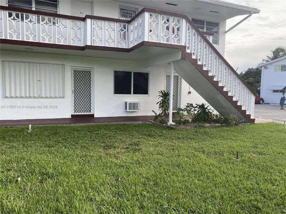 Vendido Recientemente: $99,000 (1 camas, 1 baños, 715 Pies cuadrados)