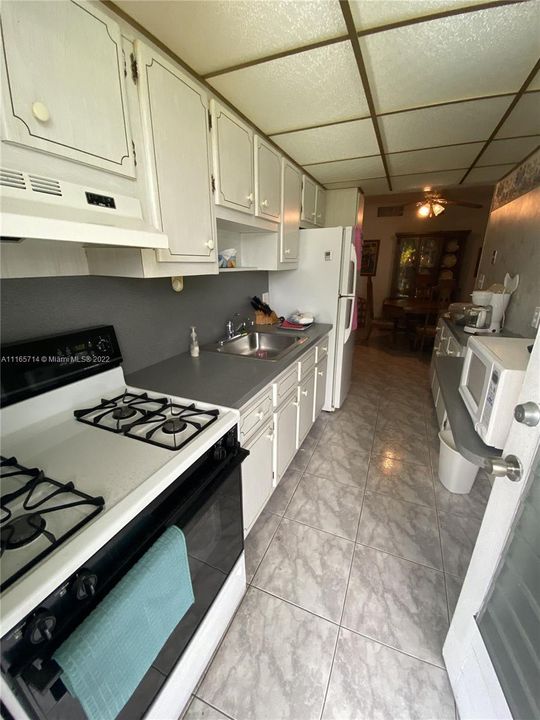 Vendido Recientemente: $99,000 (1 camas, 1 baños, 715 Pies cuadrados)