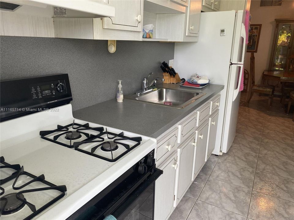 Vendido Recientemente: $99,000 (1 camas, 1 baños, 715 Pies cuadrados)