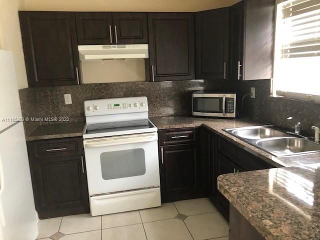 最近售出: $130,000 (2 贝兹, 2 浴室, 1045 平方英尺)