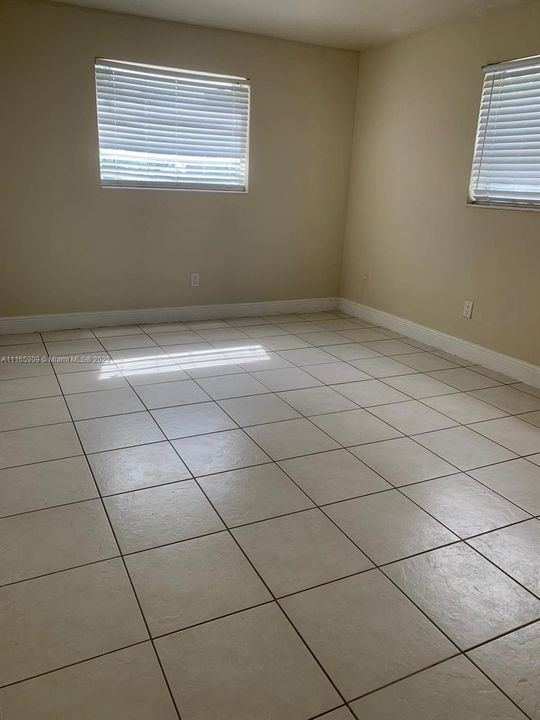 最近售出: $130,000 (2 贝兹, 2 浴室, 1045 平方英尺)