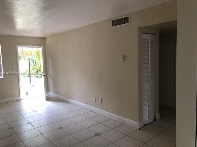 最近售出: $130,000 (2 贝兹, 2 浴室, 1045 平方英尺)