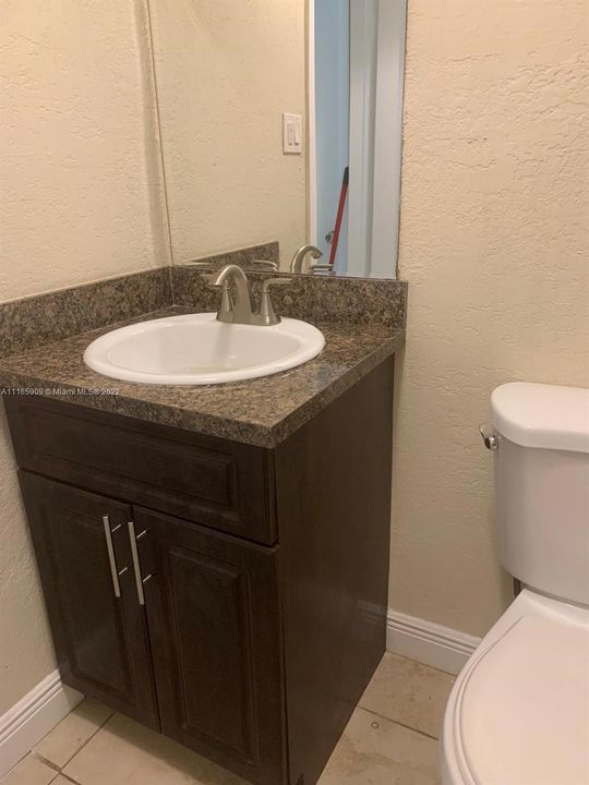 最近售出: $130,000 (2 贝兹, 2 浴室, 1045 平方英尺)