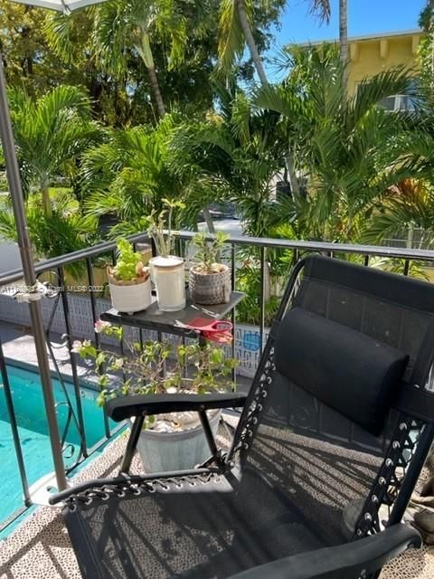 Недавно продано: $189,000 (2 спален, 2 ванн, 997 Квадратных фут)