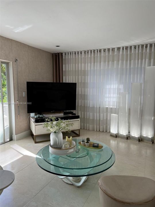 Недавно продано: $189,000 (2 спален, 2 ванн, 997 Квадратных фут)