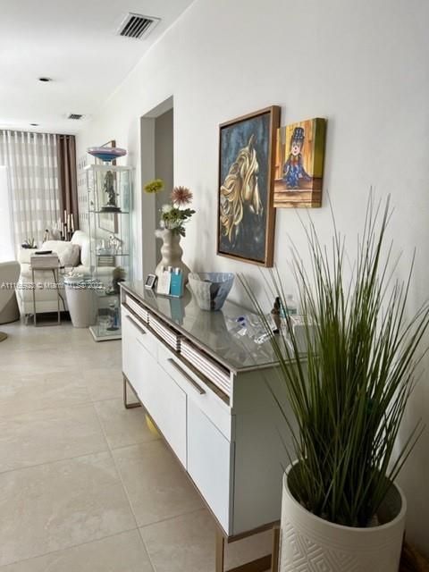 Недавно продано: $189,000 (2 спален, 2 ванн, 997 Квадратных фут)