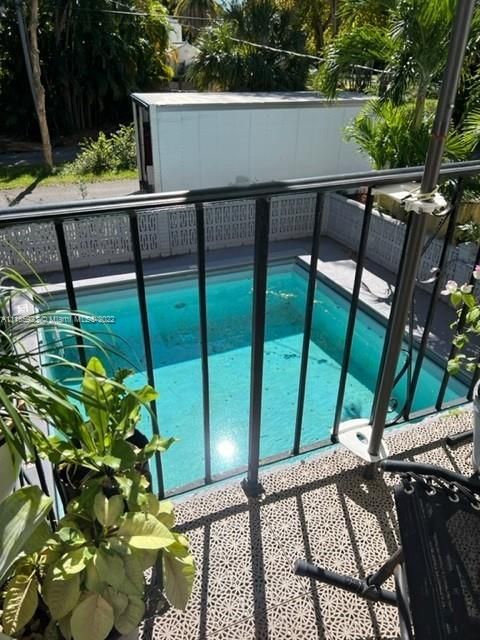 Недавно продано: $189,000 (2 спален, 2 ванн, 997 Квадратных фут)