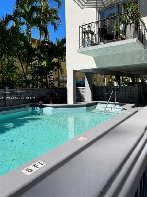 Недавно продано: $189,000 (2 спален, 2 ванн, 997 Квадратных фут)