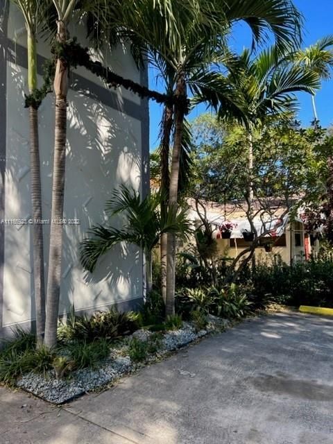 Недавно продано: $189,000 (2 спален, 2 ванн, 997 Квадратных фут)