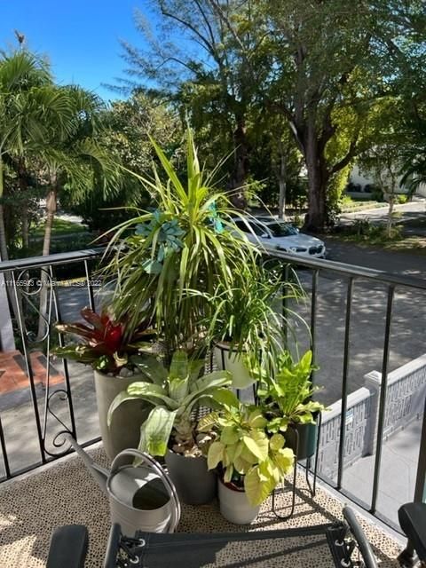 Недавно продано: $189,000 (2 спален, 2 ванн, 997 Квадратных фут)