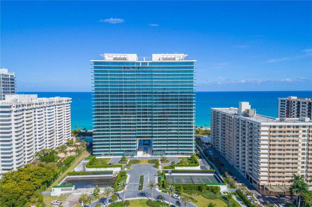 Recently Sold: $12,900,000 (3 beds, 3 baths, 4185 Square Feet)