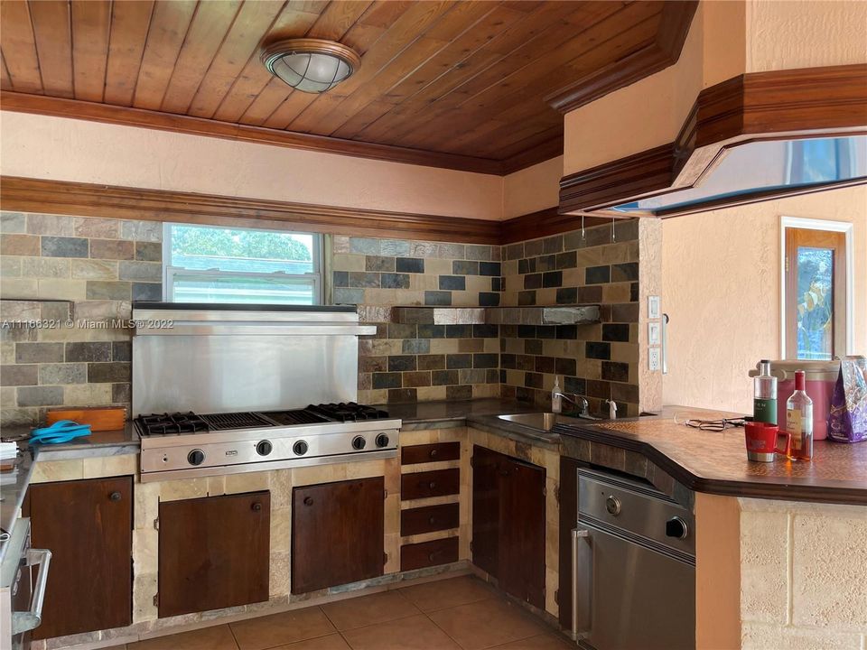 Outdoor kitchen