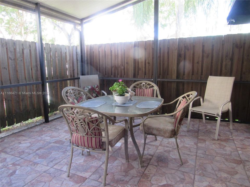 Недавно продано: $310,000 (2 спален, 2 ванн, 1223 Квадратных фут)