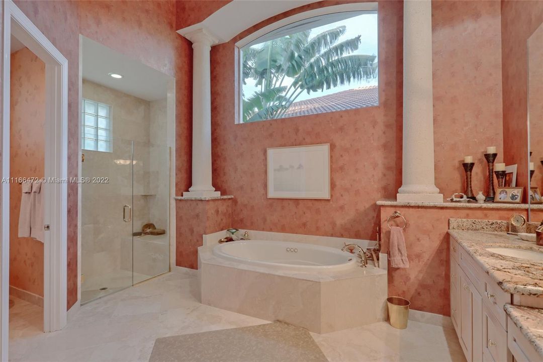 Недавно продано: $2,395,000 (5 спален, 5 ванн, 4465 Квадратных фут)