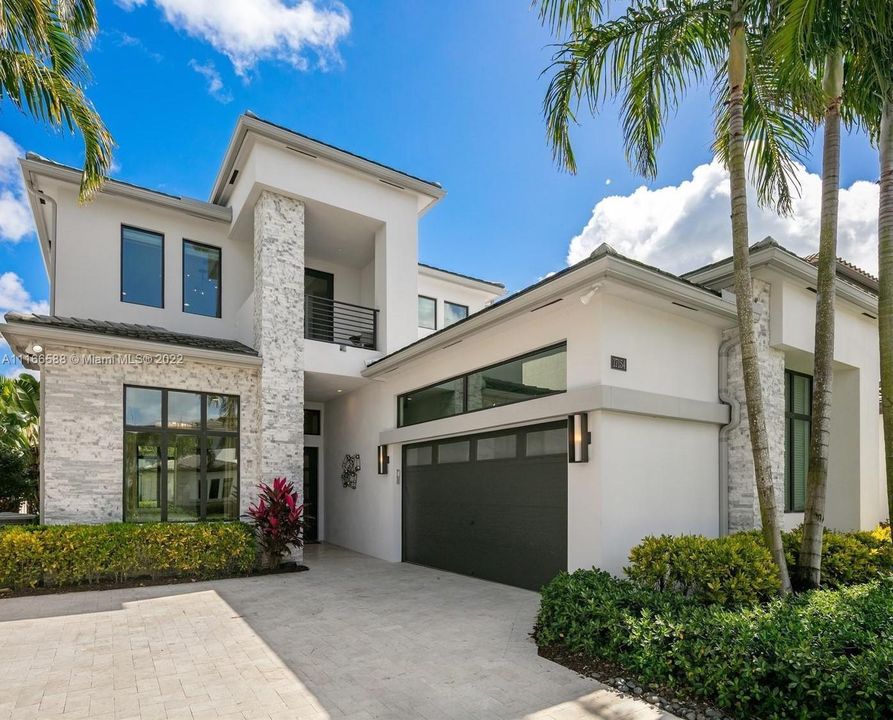 Recently Sold: $2,600,000 (4 beds, 4 baths, 3398 Square Feet)