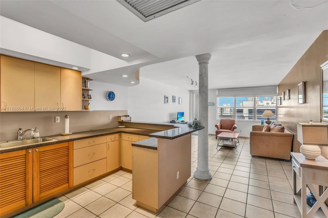 Recently Sold: $500,000 (1 beds, 1 baths, 835 Square Feet)