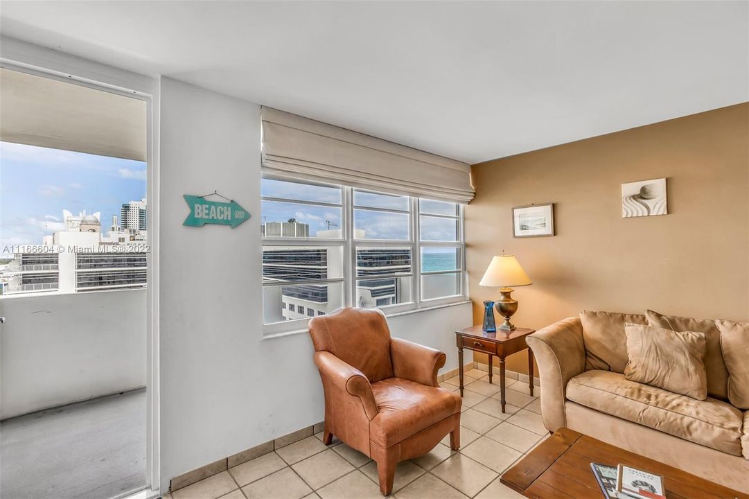 Recently Sold: $500,000 (1 beds, 1 baths, 835 Square Feet)