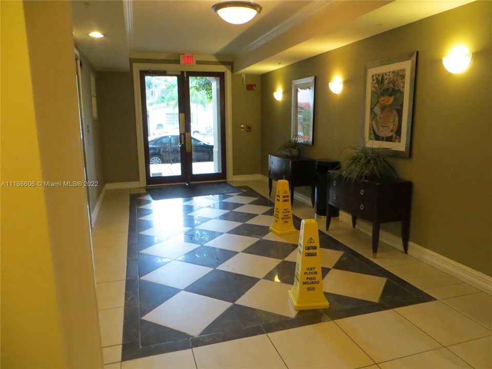 最近售出: $229,000 (2 贝兹, 2 浴室, 1130 平方英尺)