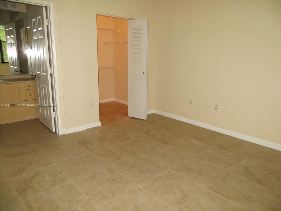 最近售出: $229,000 (2 贝兹, 2 浴室, 1130 平方英尺)