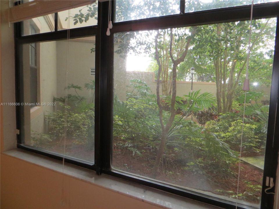 最近售出: $229,000 (2 贝兹, 2 浴室, 1130 平方英尺)