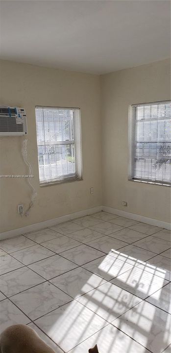 Recently Rented: $1,350 (1 beds, 1 baths, 400 Square Feet)