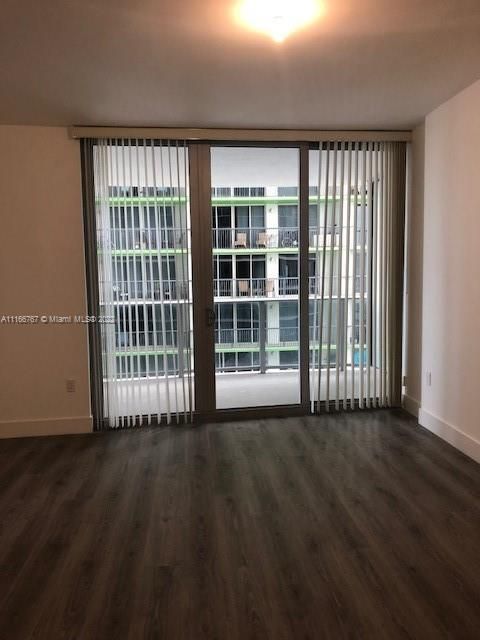 Recently Sold: $470,000 (1 beds, 1 baths, 766 Square Feet)