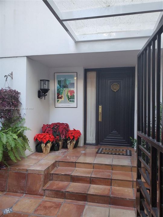 Private entrance with a warm patio to create your own feng shui atmosphere with radiant plants and welcoming art.