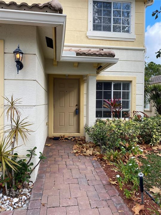 最近租的: $3,000 (3 贝兹, 2 浴室, 1848 平方英尺)