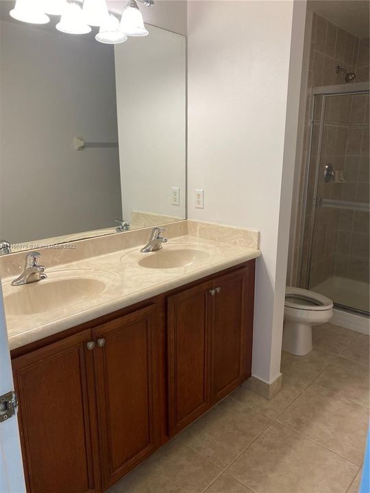 最近租的: $3,000 (3 贝兹, 2 浴室, 1848 平方英尺)