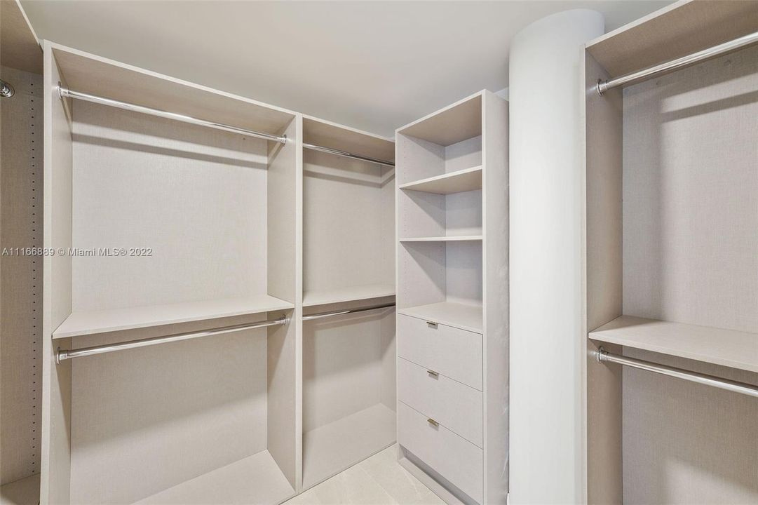 Recientemente alquilado: $4,884 (2 camas, 2 baños, 1319 Pies cuadrados)