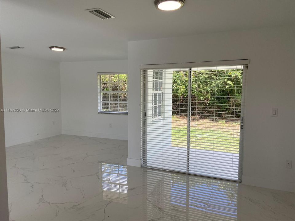 Vendido Recientemente: $685,000 (3 camas, 2 baños, 1162 Pies cuadrados)