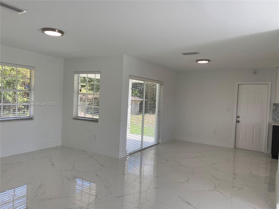 Vendido Recientemente: $685,000 (3 camas, 2 baños, 1162 Pies cuadrados)