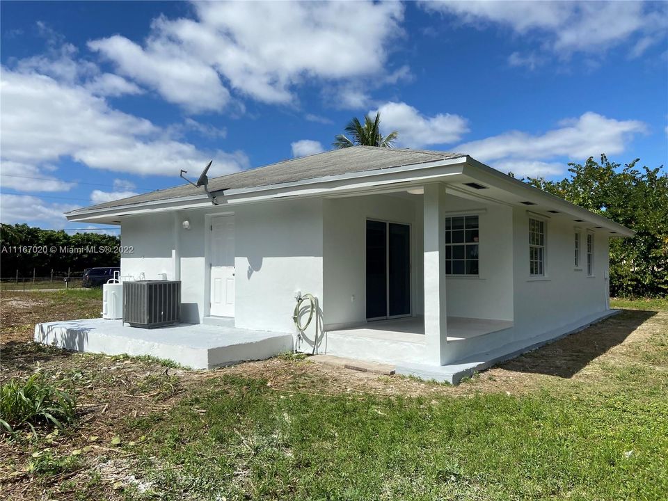 Recently Sold: $685,000 (3 beds, 2 baths, 1162 Square Feet)