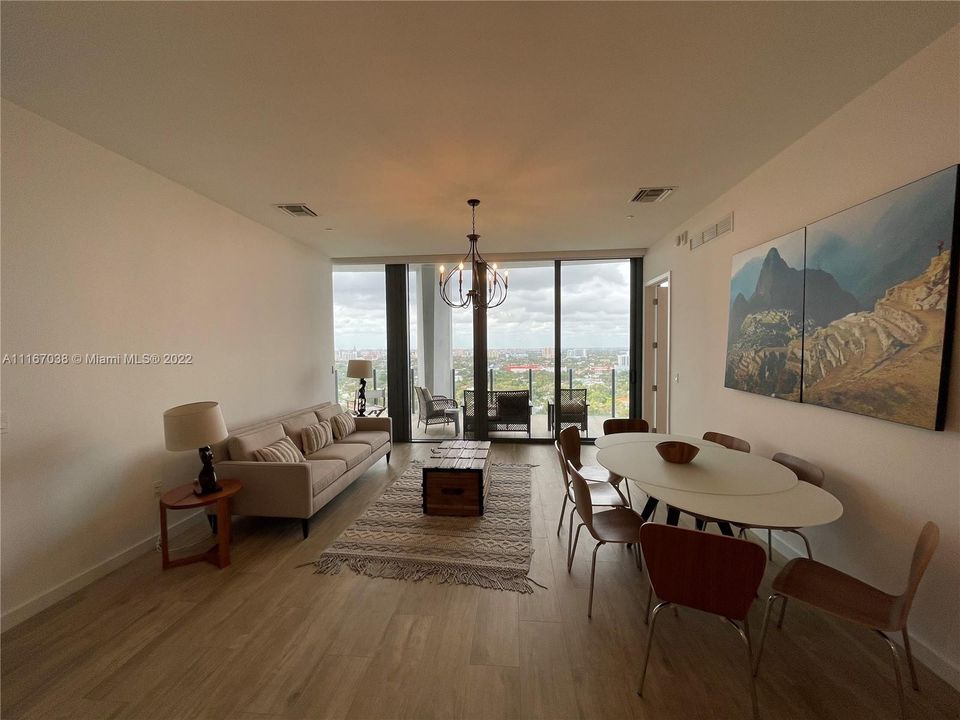 Recently Sold: $2,000,000 (3 beds, 2 baths, 1373 Square Feet)