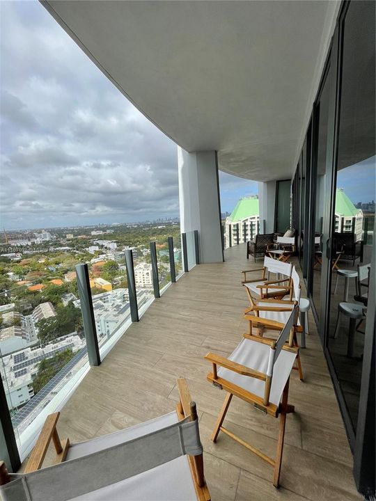 Recently Sold: $2,000,000 (3 beds, 2 baths, 1373 Square Feet)