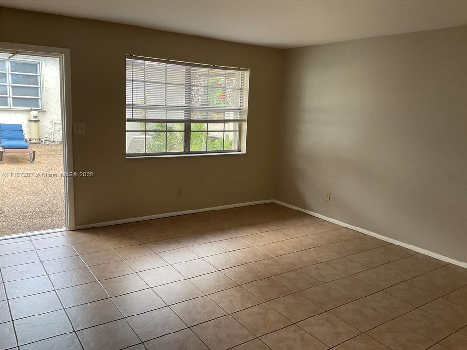 最近租的: $1,499 (1 贝兹, 1 浴室, 700 平方英尺)