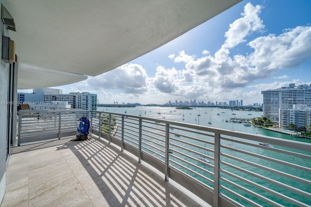 Recently Sold: $2,980,000 (2 beds, 3 baths, 1842 Square Feet)