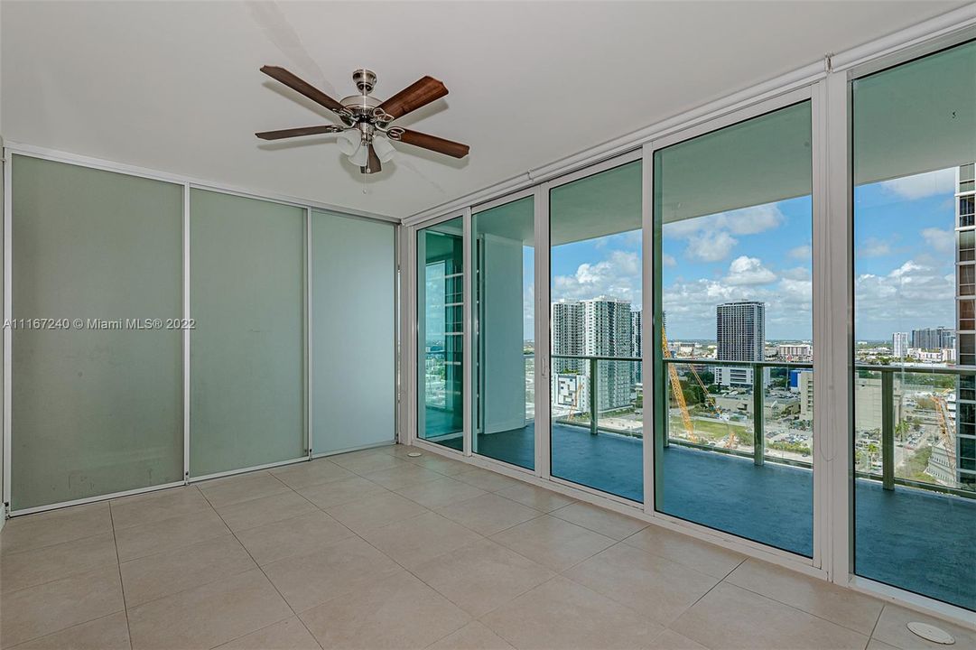 Recently Sold: $450,000 (1 beds, 1 baths, 791 Square Feet)