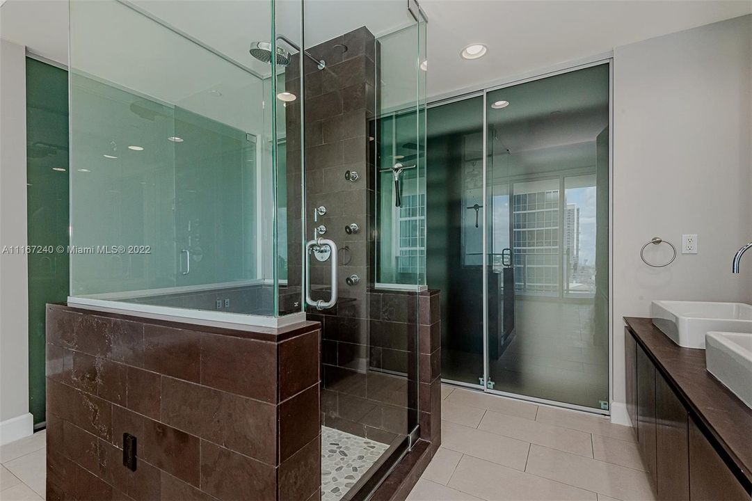 最近售出: $450,000 (1 贝兹, 1 浴室, 791 平方英尺)